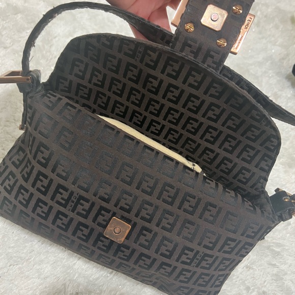 Vintage Fendi Baguette bag - Picture 4 of 4